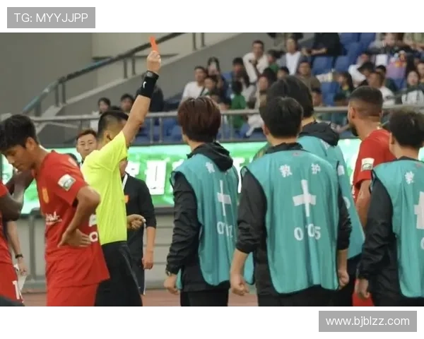 李镇全赛后疑中英骂米特里策 李镇全赛后疑中英骂米特里策